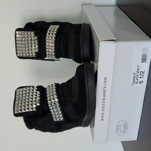 Steve Madden size 6.5 Hamlit black studded wedge sneakers used condition